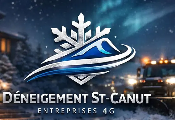 Emblème de Déneigement St-Canut : un flocon d'argent posé sur une vague bleue, sur une scène de déneigement de nuit